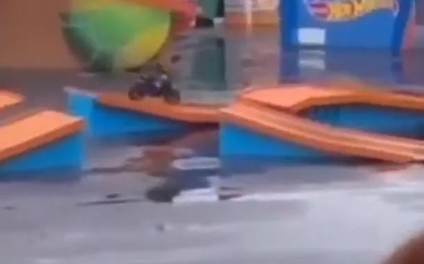 Morte em manobras radicais: veja o momento em que piloto se acidenta durante show no Beto Carrero World