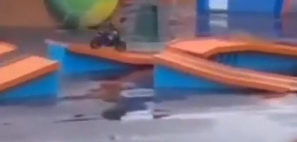 Momento do acidente no parque 