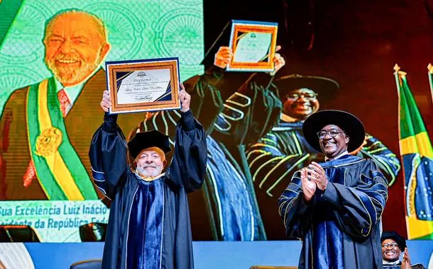 Lula e outras lideranças durante evento em Brasília