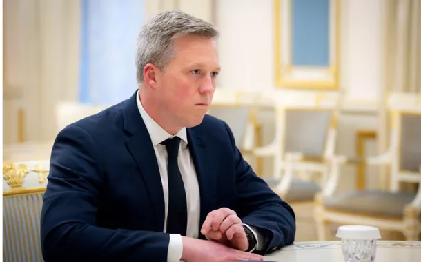 Encontro de secretário do Exército dos EUA com delegação russa marca nova tentativa de paz na Ucrânia