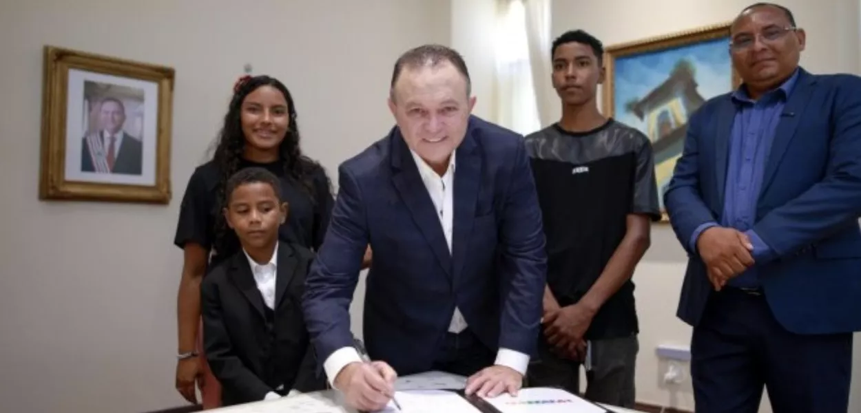 Governador Carlos Brandão sanciona a lei que protege vítimas de feminicídio no Maranhão