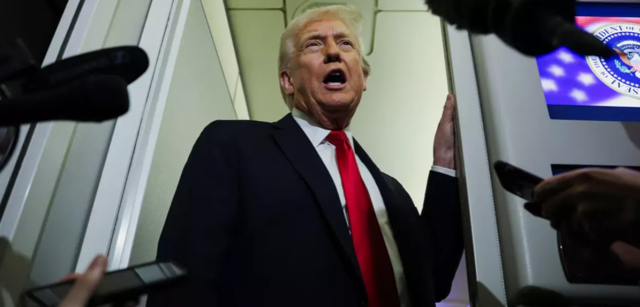 A bordo do Air Force One, Trump diz que não há mais prazo para um acordo que termine a guerra na Ucrânia