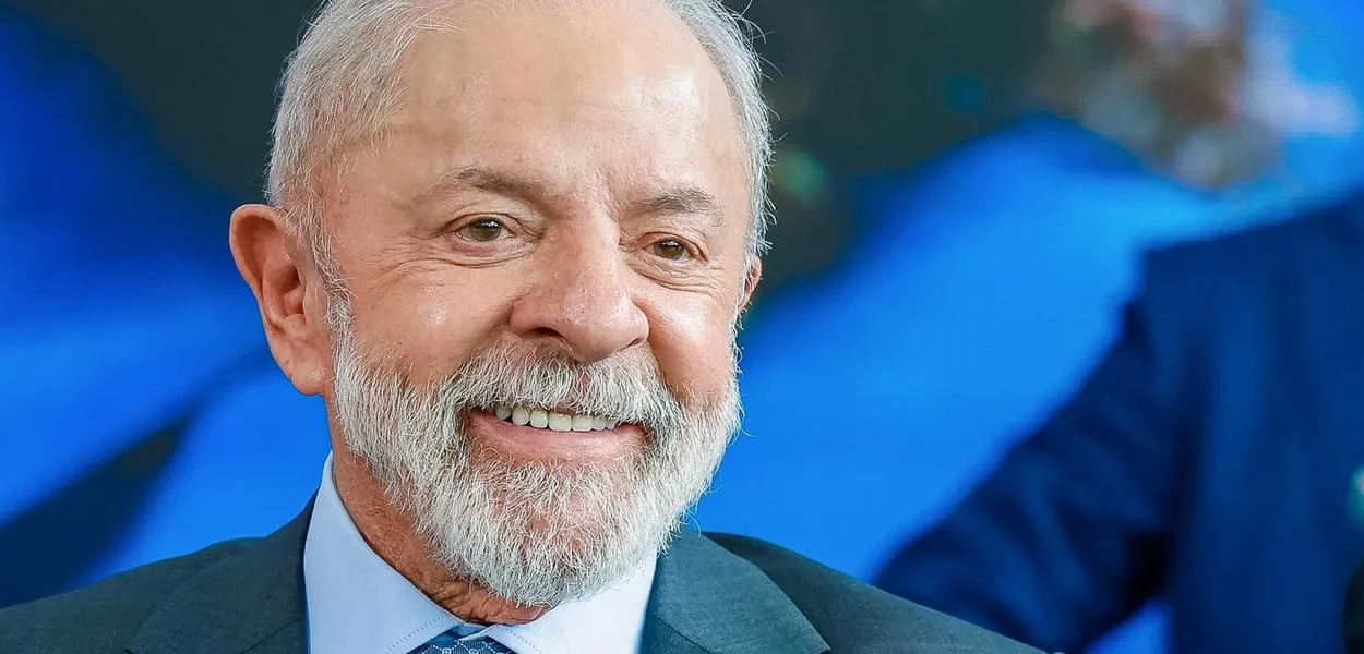 O presidente Luiz Inácio Lula da Silva na cerimônia de sanção do projeto que isenta quem ganha R$ 5 mil por mês do pagamento do Imposto de Renda (IR), no Palácio do Planalto, em Brasília-DF - 26 de novembro de 2025