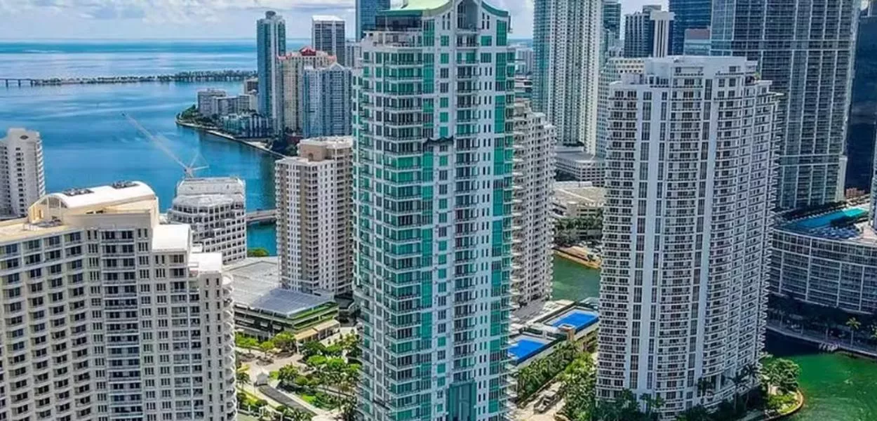 Prédio no condomínio Asia, em Miami