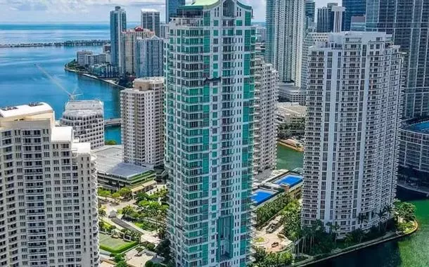 Prédio no condomínio Asia, em Miami