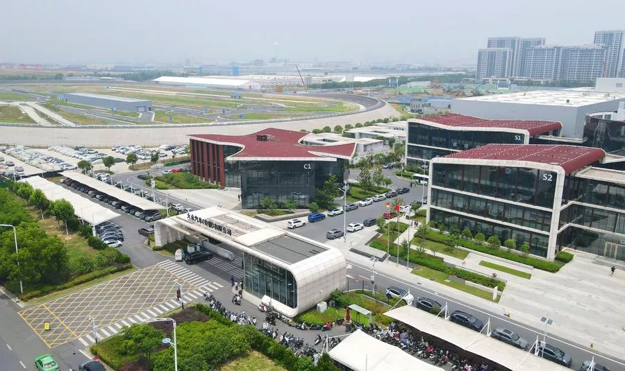 HEFEI - Foto aérea feita por drone em 7 de junho de 2024 mostra a vista externa da Volkswagen (Anhui) Automotive Company Limited, em Hefei, na província de Anhui, na China