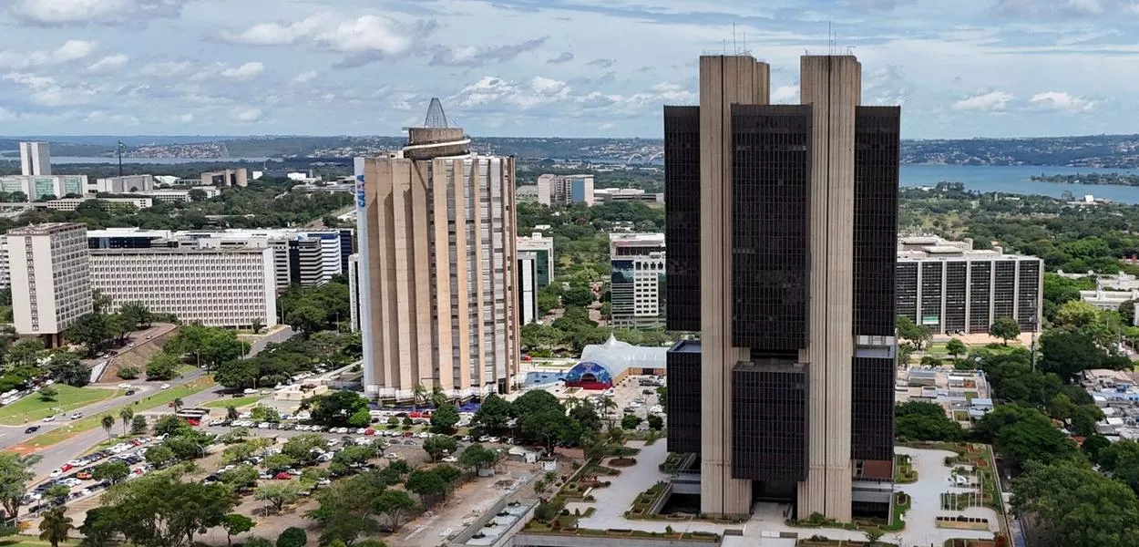 Prédios da Caixa Econômica Federal e do Banco Central em Brasília-DF - 26/12/2024 