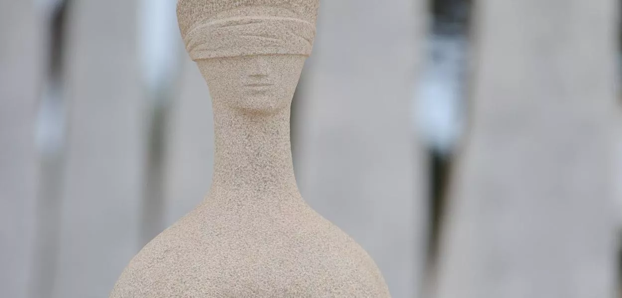 A Justiça, escultura localizada em frente ao prédio do Supremo Tribunal Federal (STF), em Brasília, feita em 1961 pelo artista plástico mineiro Alfredo Ceschiatti