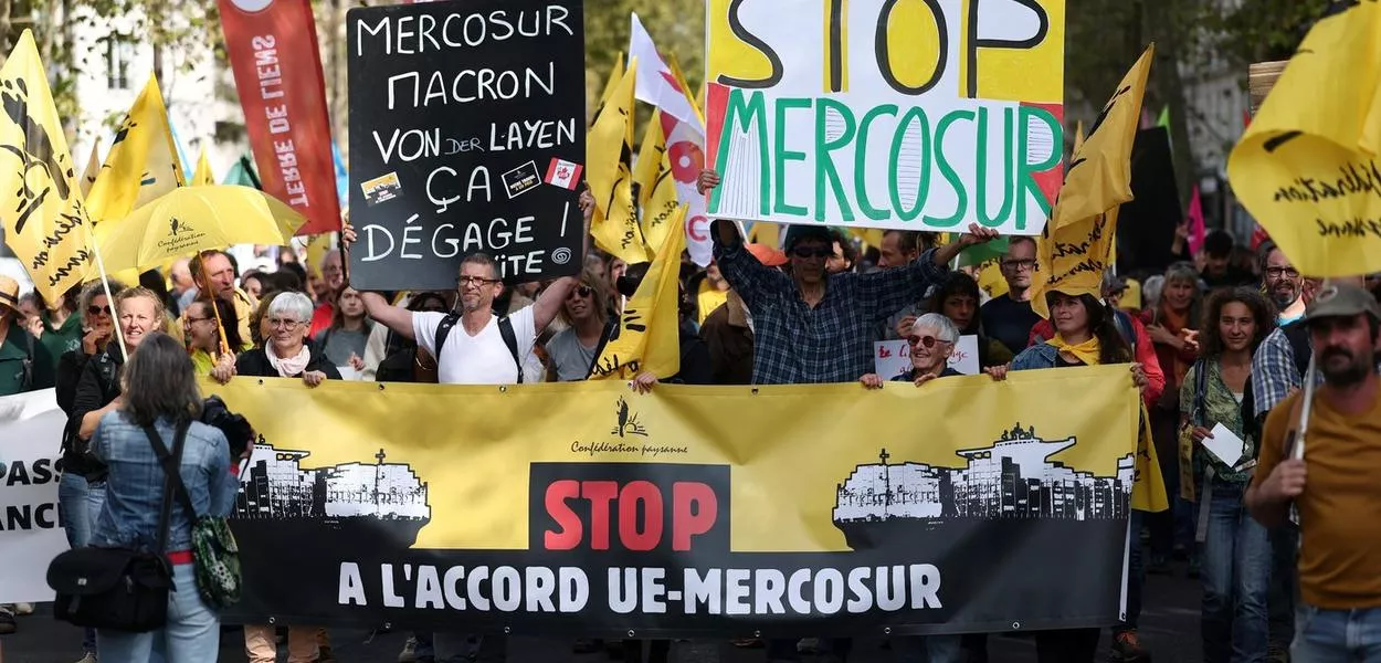 Protesto em Paris contra acordo Mercosul-UE - 14/10/2025 