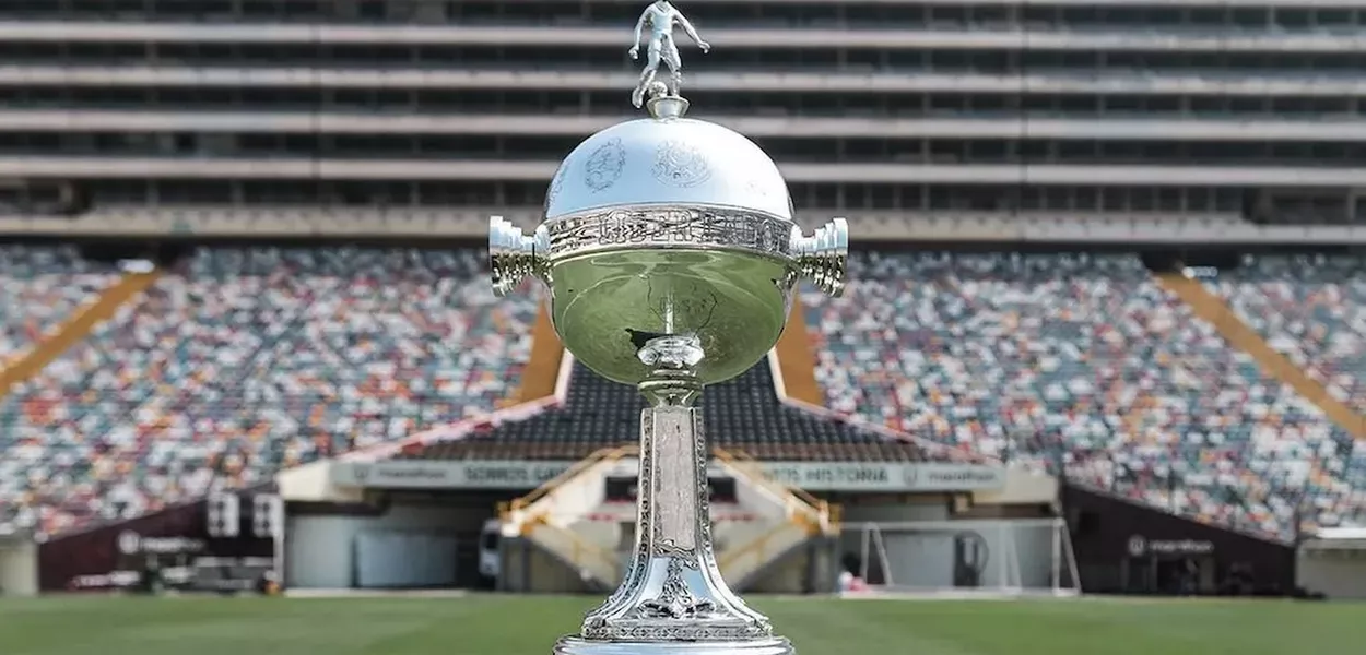 Troféu da Libertadores no Estádio Monumental, em Lima, no Peru
