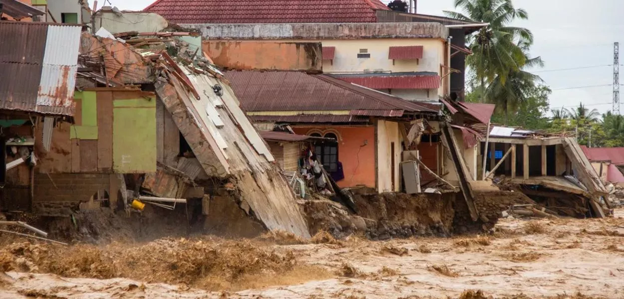 Enchente em Padang, na Indonésia