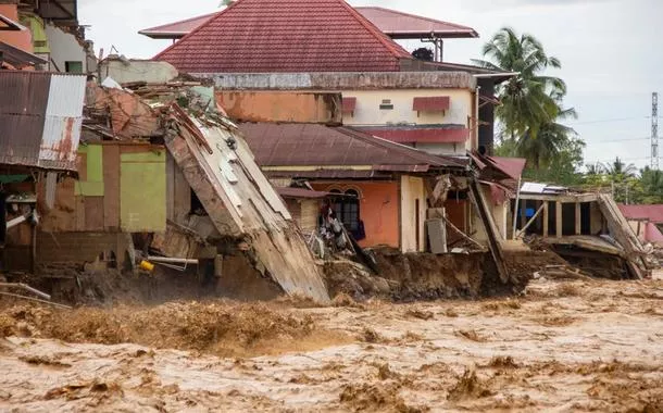 Enchente em Padang, na Indonésia