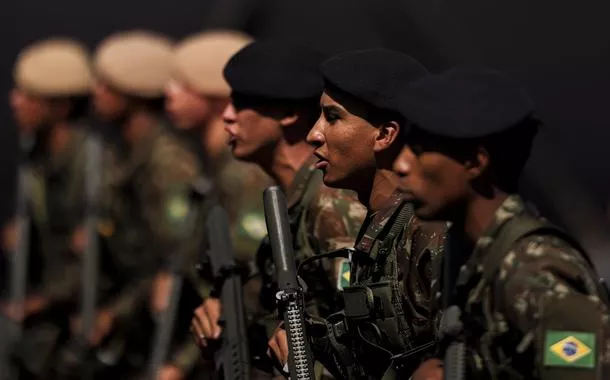 Manda quem tem armas, obedece quem tem juízo