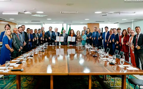 Governo anuncia projeto de "valorizaçao dos servidores"