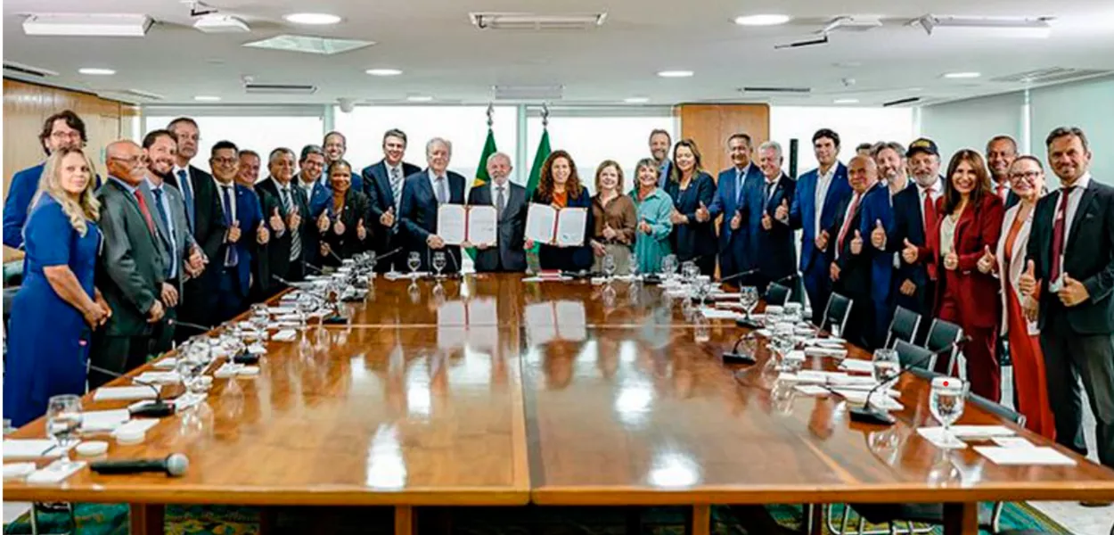 Governo anuncia projeto de "valorizaçao dos servidores"