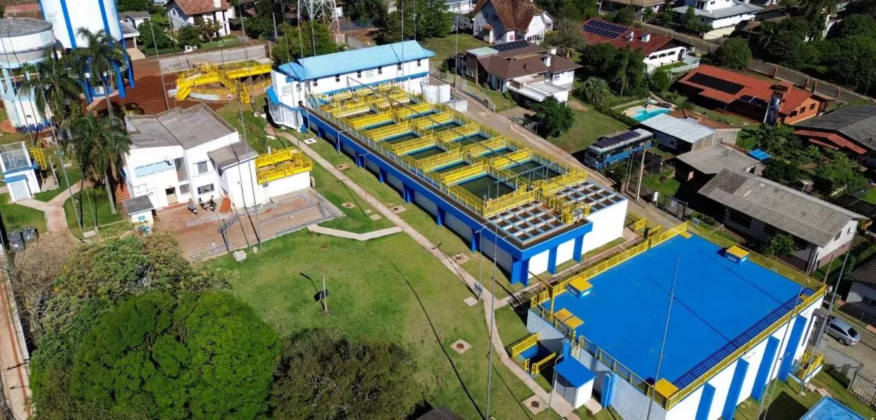 Estação de tratamento de água e esgoto