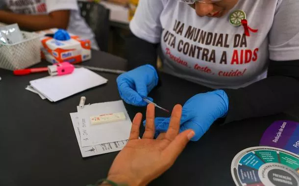1/12/2025 - Mobilização em Brasília no Dia Mundial de Combate à AIDS oferece testagem rápida para HIV, distribuição de autotestes, orientações sobre ISTs e saúde sexual   