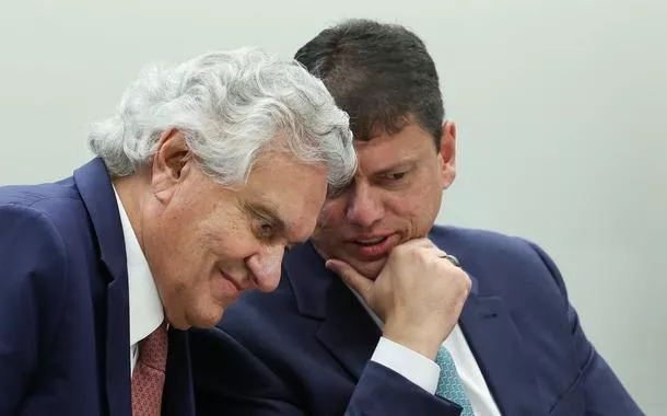 Tarcísio e Caiado atacam governo e usam Câmara como palanque em discussão de segurança pública