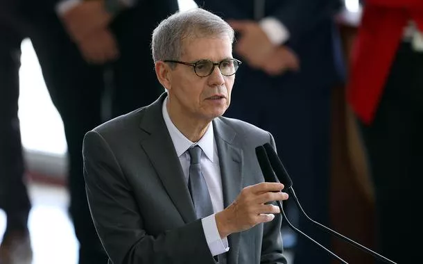 Governo Lula rebate ataques de Alcolumbre sobre a indicação de Jorge Messias para o STF