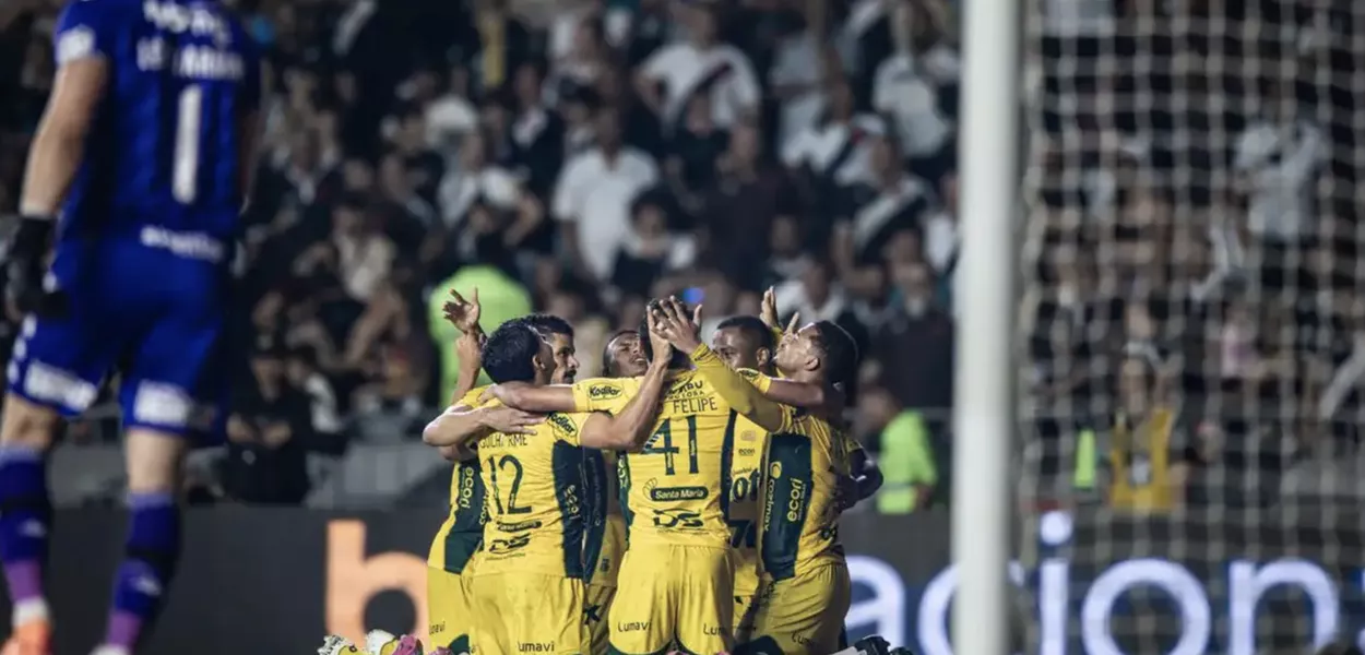 Jogadores do Mirassol celebram vitória