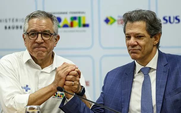 Brasília (DF), 03/12/2025 - Os ministros da Saúde, Alexandre Padilha, e da Fazenda, Fernando Haddad, durante cerimônia de assinatura de acordo de cooperação técnica sobre jogos e apostas