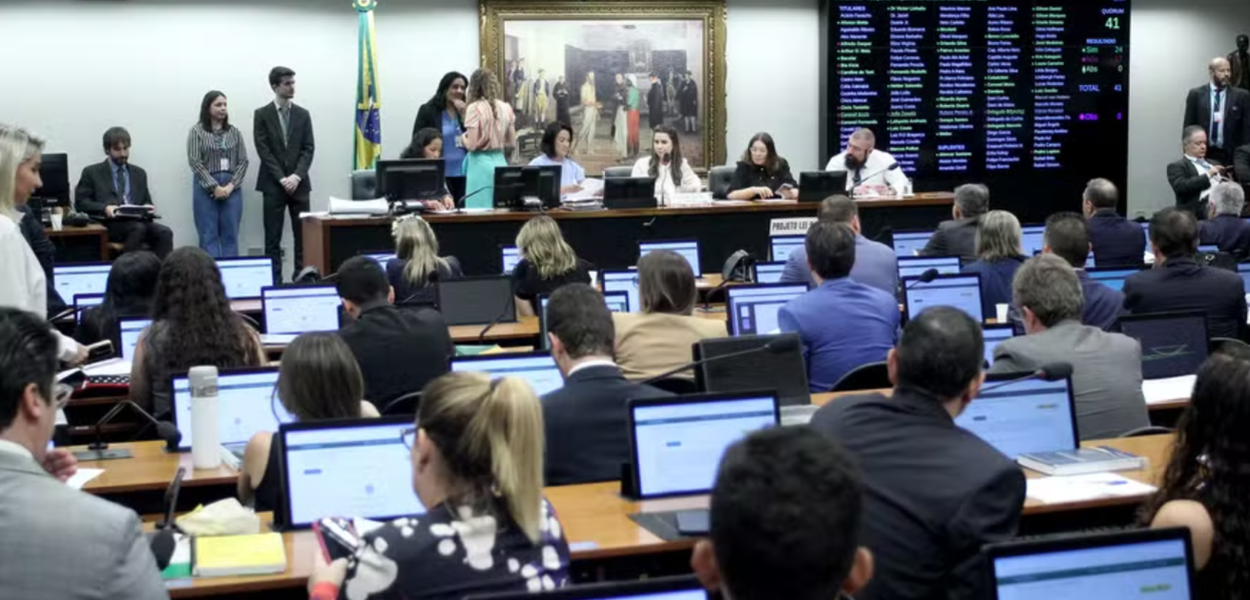 CCJ debate fim da escala 6x1 nesta terça