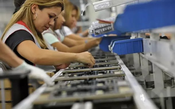 Faturamento da indústria eletroeletrônica avança 4% em 2025