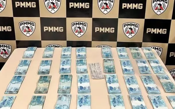 Polícia Militar foi acionada ainda durante a sessão para apreender o dinheiro exibido pelo parlamentar.