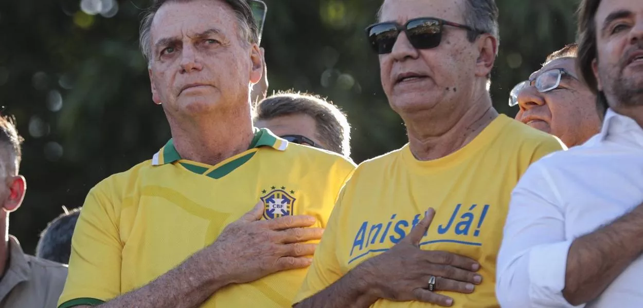 07/05/2025 - O ex presidente Jair Bolsonaro e o pastor Silas Malafaia