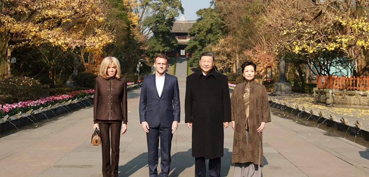 Xi Jinping e Macron mantêm trocas amistosas em Chengdu, na China
