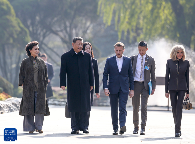 Xi Jinping e Macron mantêm trocas amistosas em Chengdu, na China