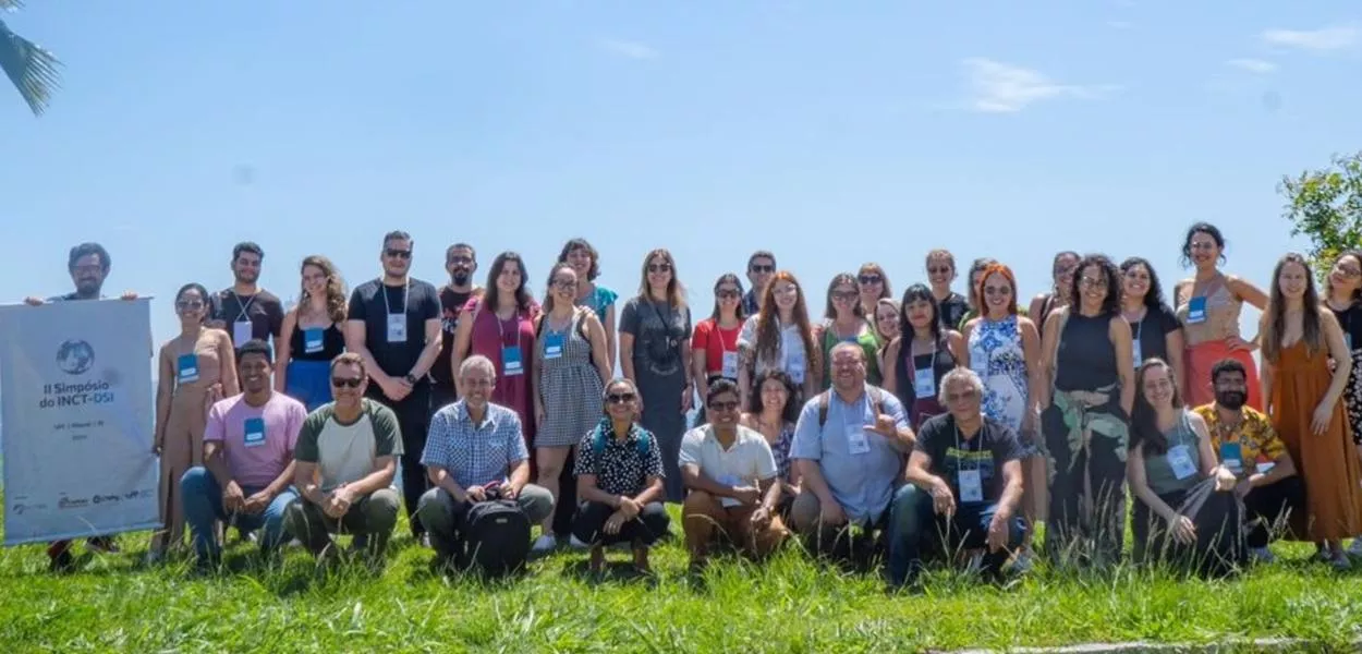 Participantes do Seminário do Instituto Nacional de Ciência e Tecnologia em Disputas e Soberanias Informacionais (INCT-DSI), da Universidade Federal Fluminense (UFF)