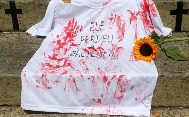 Mulheres vão às ruas em todo país para protestar contra o feminicídio