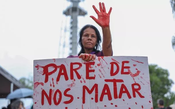 Brasília (DF) - 07/12/2025 - O Levante Mulheres Vivas realiza ato na área central de Brasília para denunciar o feminicídio e todas formas de violência contra mulheres
