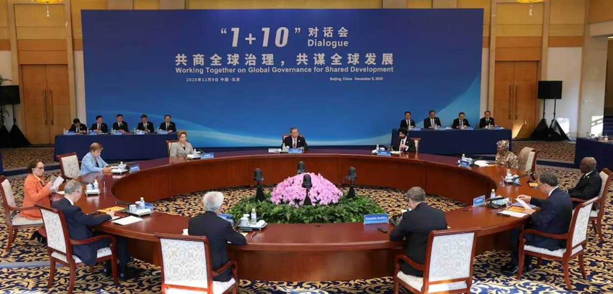 Reunião do Diálogo "1+10", na Casa de Hóspedes Estatal de Diaoyutai, em Pequim, China