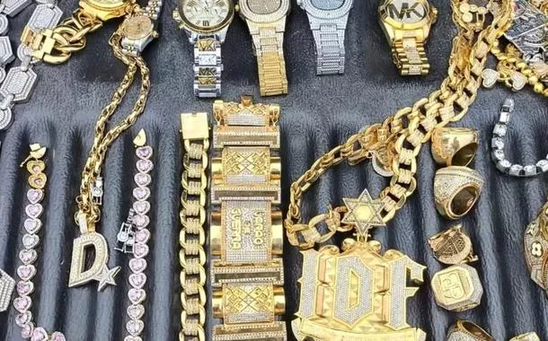 Joias apreendidas com a família do traficante Álvaro Malaquias Santa Rosa, o "Peixão"