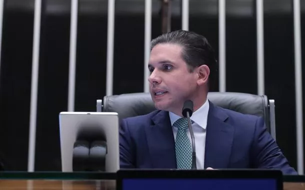Hugo Motta é denunciado na Câmara por censura e ordenar agressão no plenário