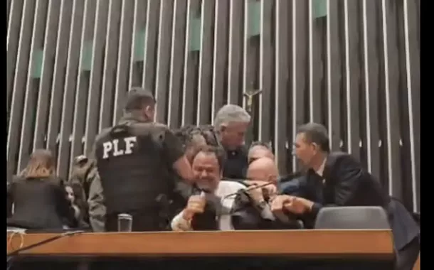 Deputados do Psol sofrem lesões após agressões da Polícia Legislativa da Câmara