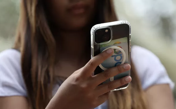 Adolescentes usam redes sociais