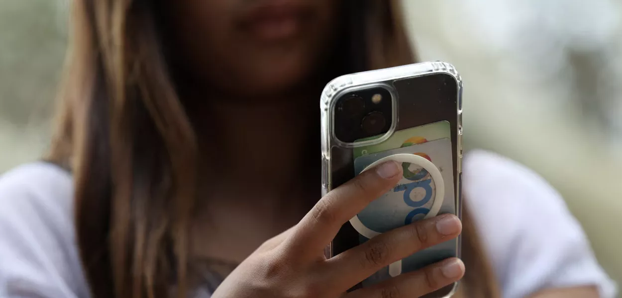 Adolescentes usam redes sociais