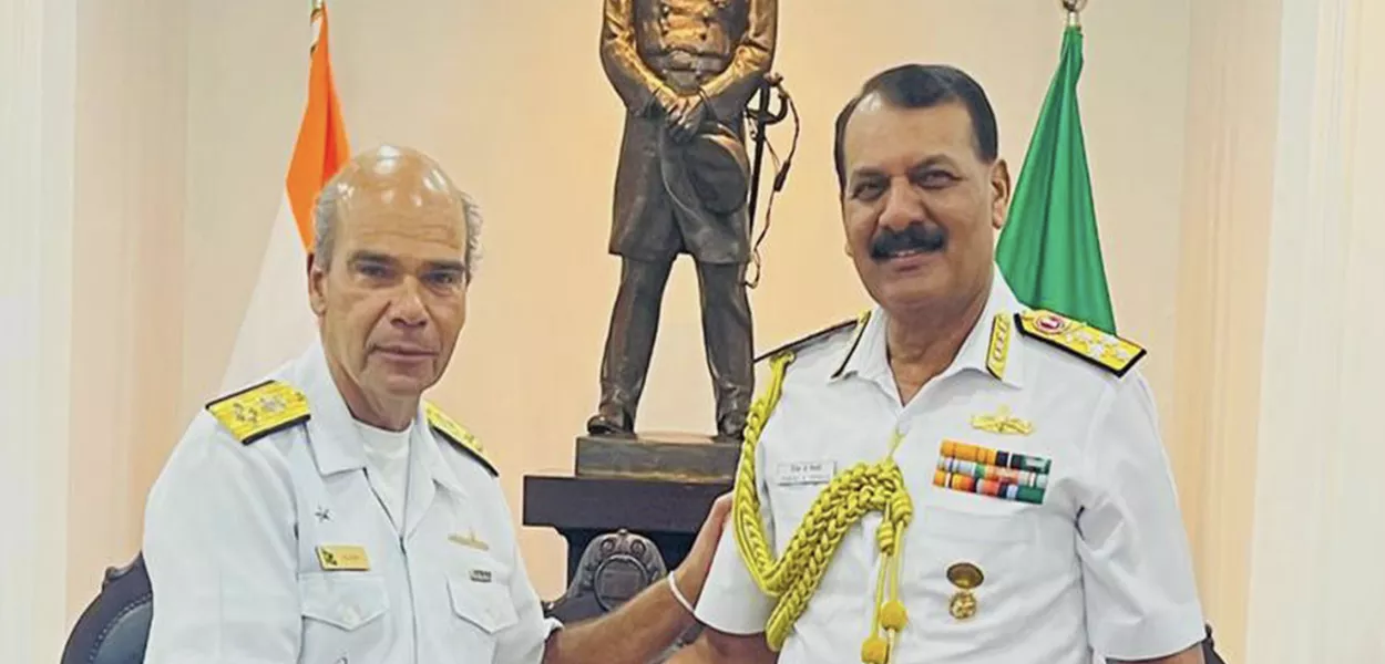 Marcos Olsen e Dinesh K. Tripathi