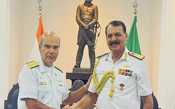 Marcos Olsen e Dinesh K. Tripathi