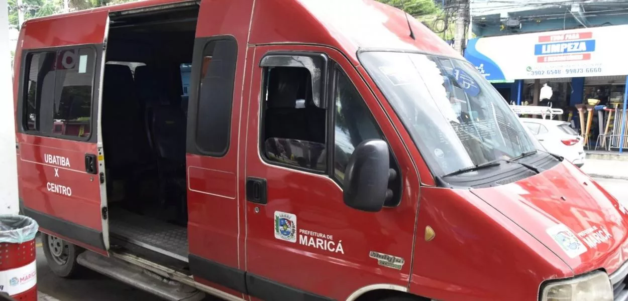 Van da Prefeitura de Maricá para transporte público e gratuito