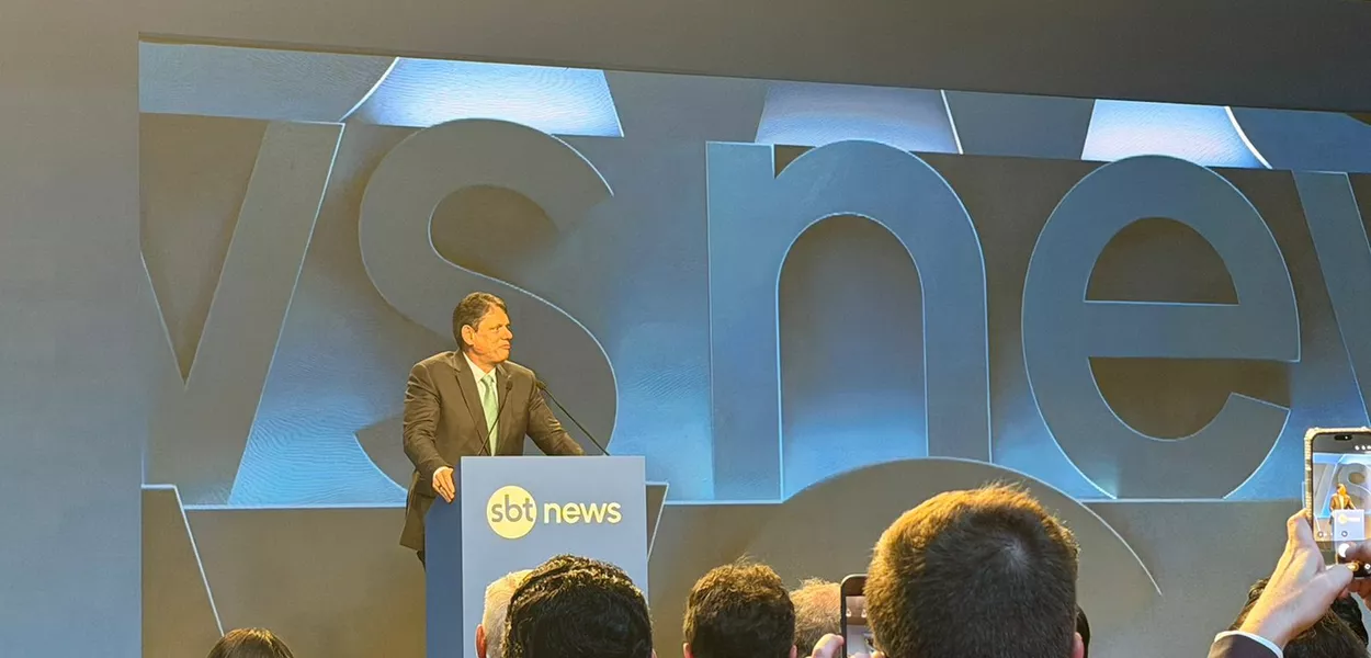 Governador Tarcísio de Freitas durante lançamento do canal de notícias SBT News