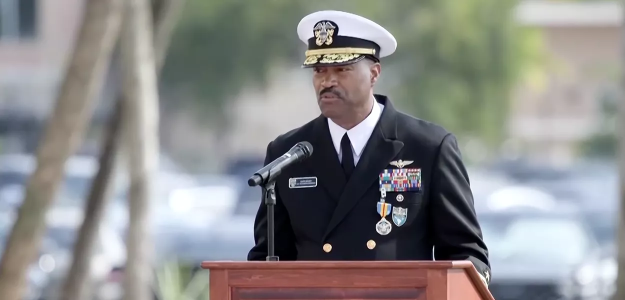 Almirante Alvin Holsey