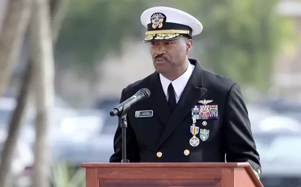 Almirante Alvin Holsey