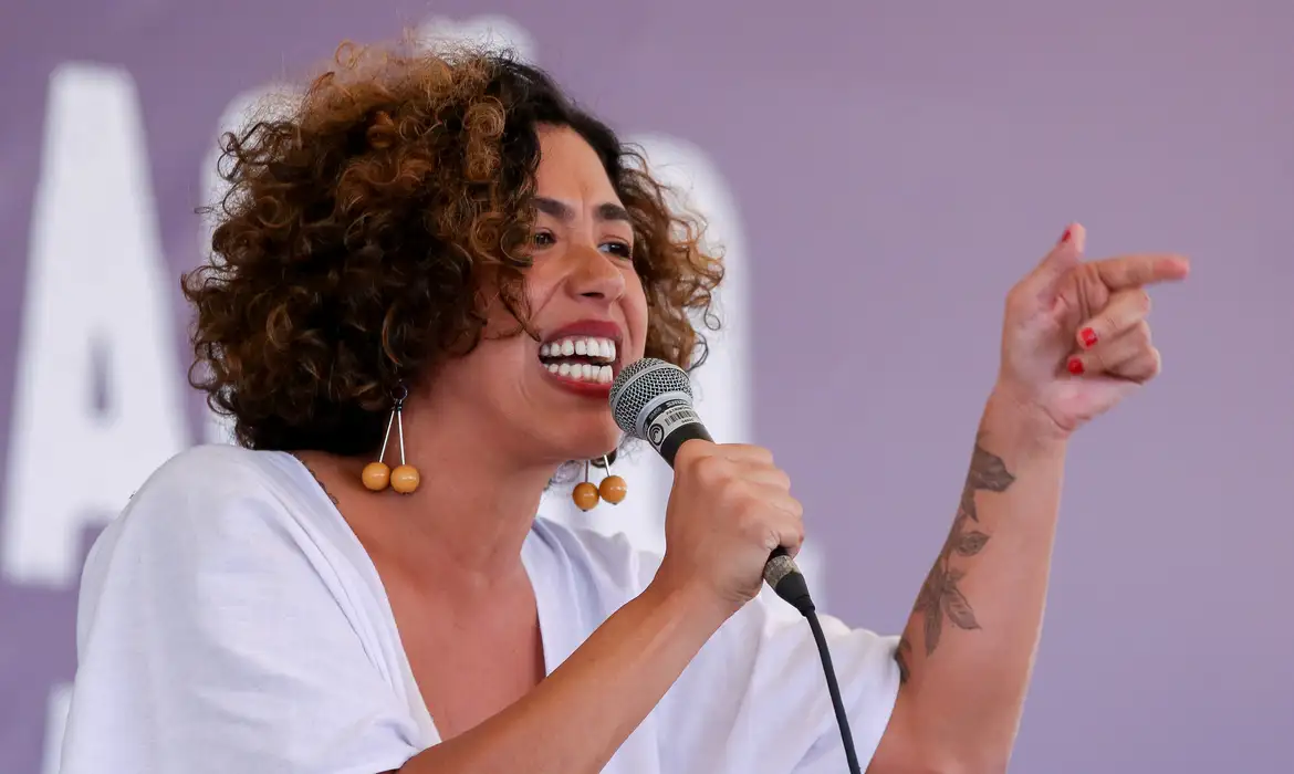 Após críticas, Hugo Motta retoma escolta de Talíria Petrone