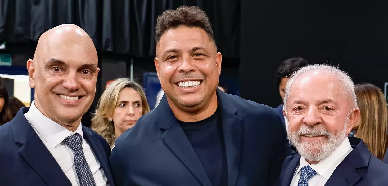 Alexandre de Moraes, Ronaldo e Lula no dia da queda das sanções