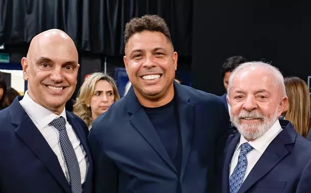 Alexandre de Moraes, Ronaldo e Lula no dia da queda das sanções