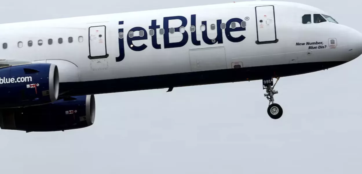 Avião de passageiros da Jet Blue quase entra em colisão com jato militar dos EUA no Caribe